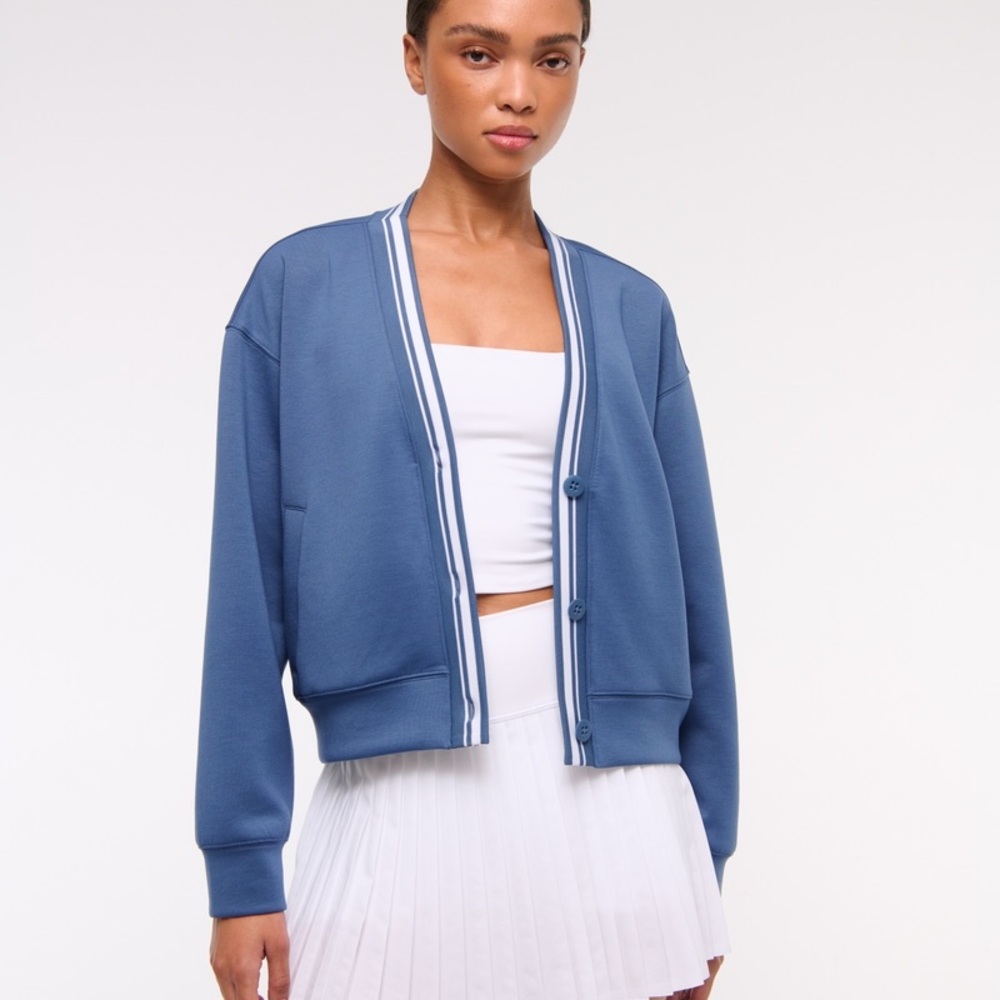 YPB neoKNIT Cardigan - Blue Size Medium New With Tags‎